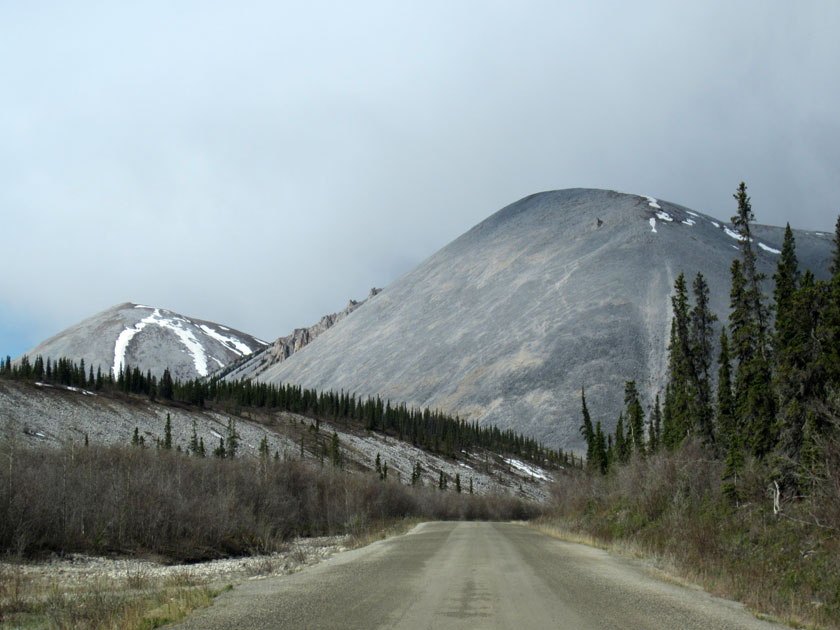 gray mountain peaks